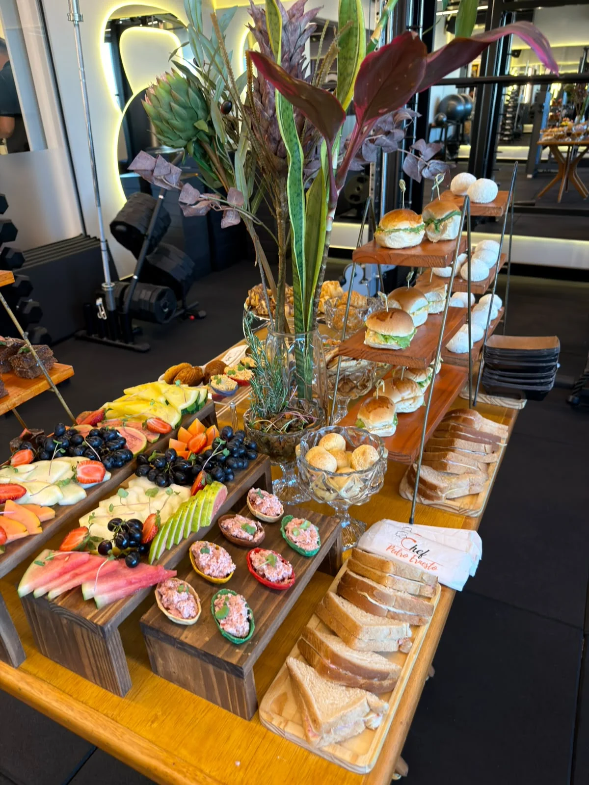 Torre de doces e frutas do CB Connection