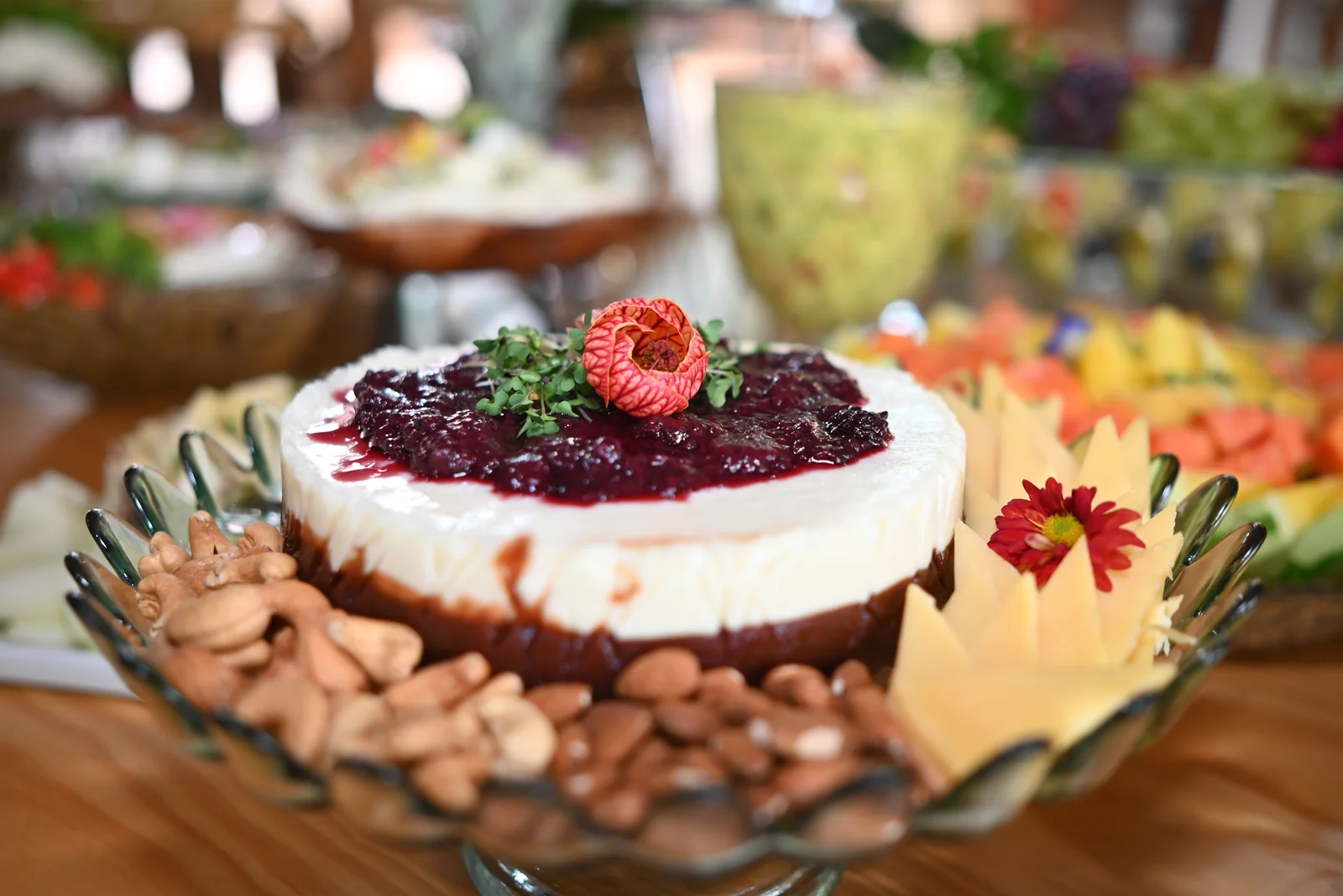 Cheesecake de frutas vermelhas com castanhas
