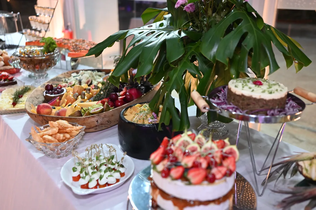 Buffet montado para grande evento